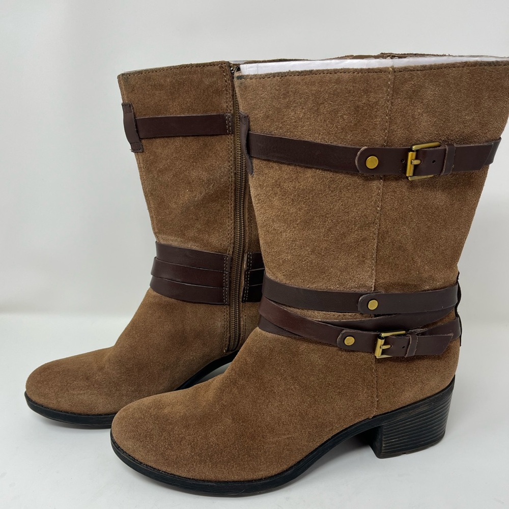 Bandolino Bdursal Boots Women 8.5 M Tan Suede Leather Excellent Harness Buckle